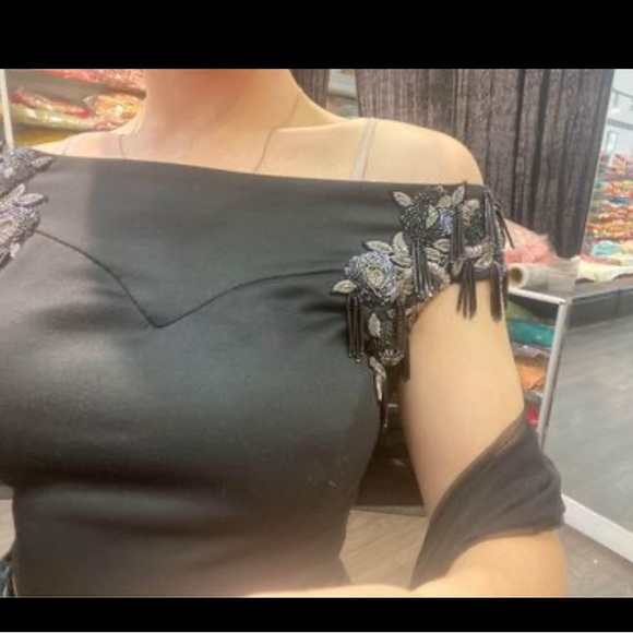 Indian saree (never worn + unaltered) - Picture 2 of 3